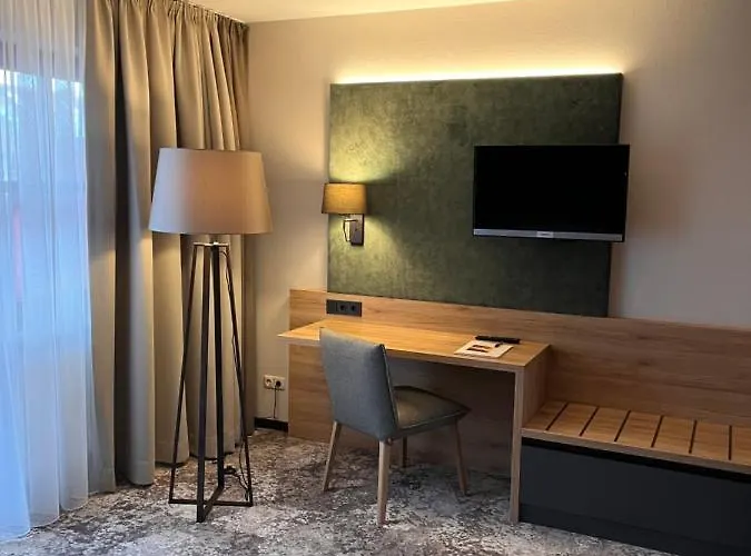 Отель Appartment-hotel-hoelzl 3*