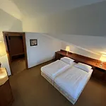 فندق Appartment-hotel-hoelzl 3*