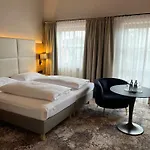 Appartment-hotel-hoelzl فندق غرنوالد