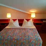 Appartment-hotel-hoelzl غرنوالد