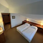 فندق Appartment-hotel-hoelzl غرنوالد