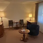 Appartment-hotel-hoelzl فندق