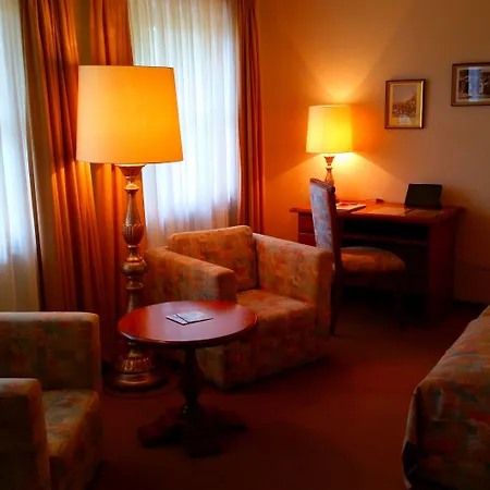 Appartment-hotel-hoelzl 3* Grünwald