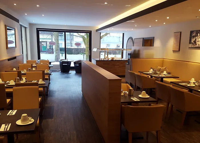 Appartment-hotel-hoelzl מלון Grünwald